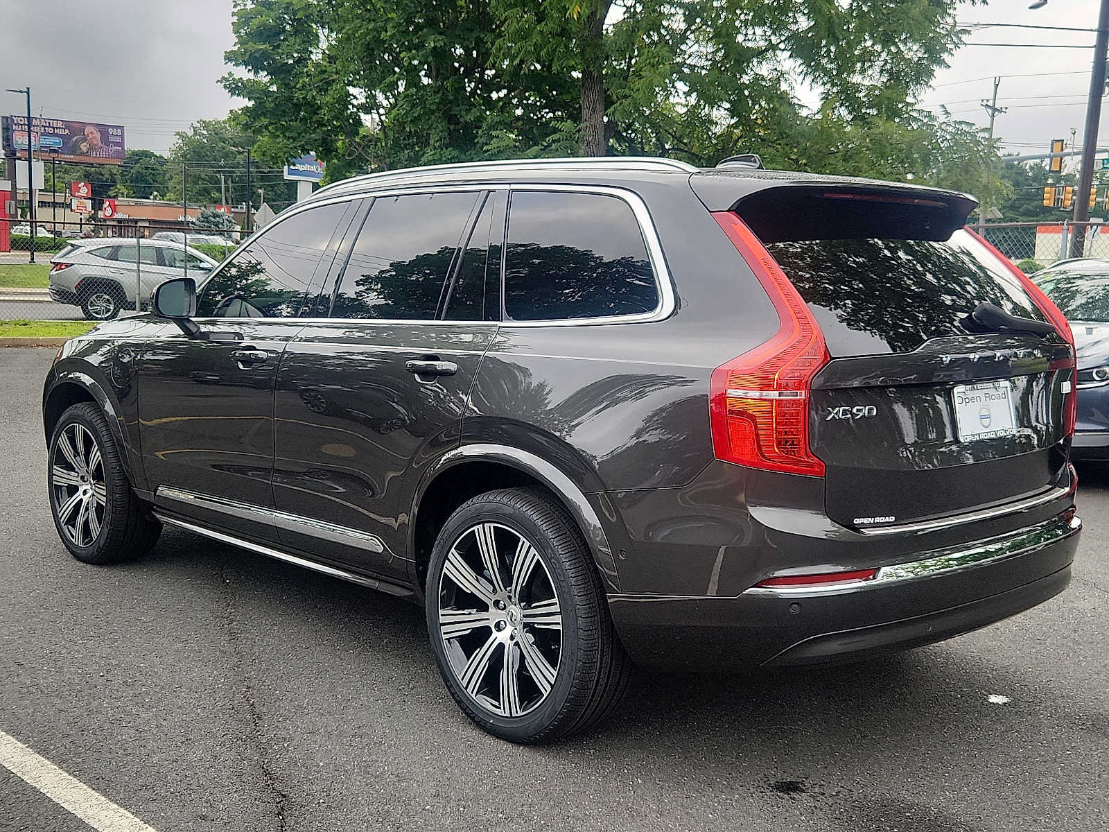 Certified 2024 Volvo XC90 T8 Ultimate w/ Protection Package Premier AWD/4WD image 4