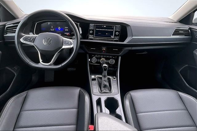Used 2024 Volkswagen Jetta SE image 7