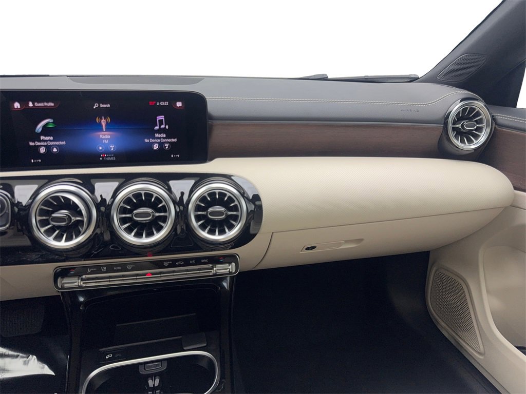 Used 2022 Mercedes-Benz CLA 250 4MATIC image 52