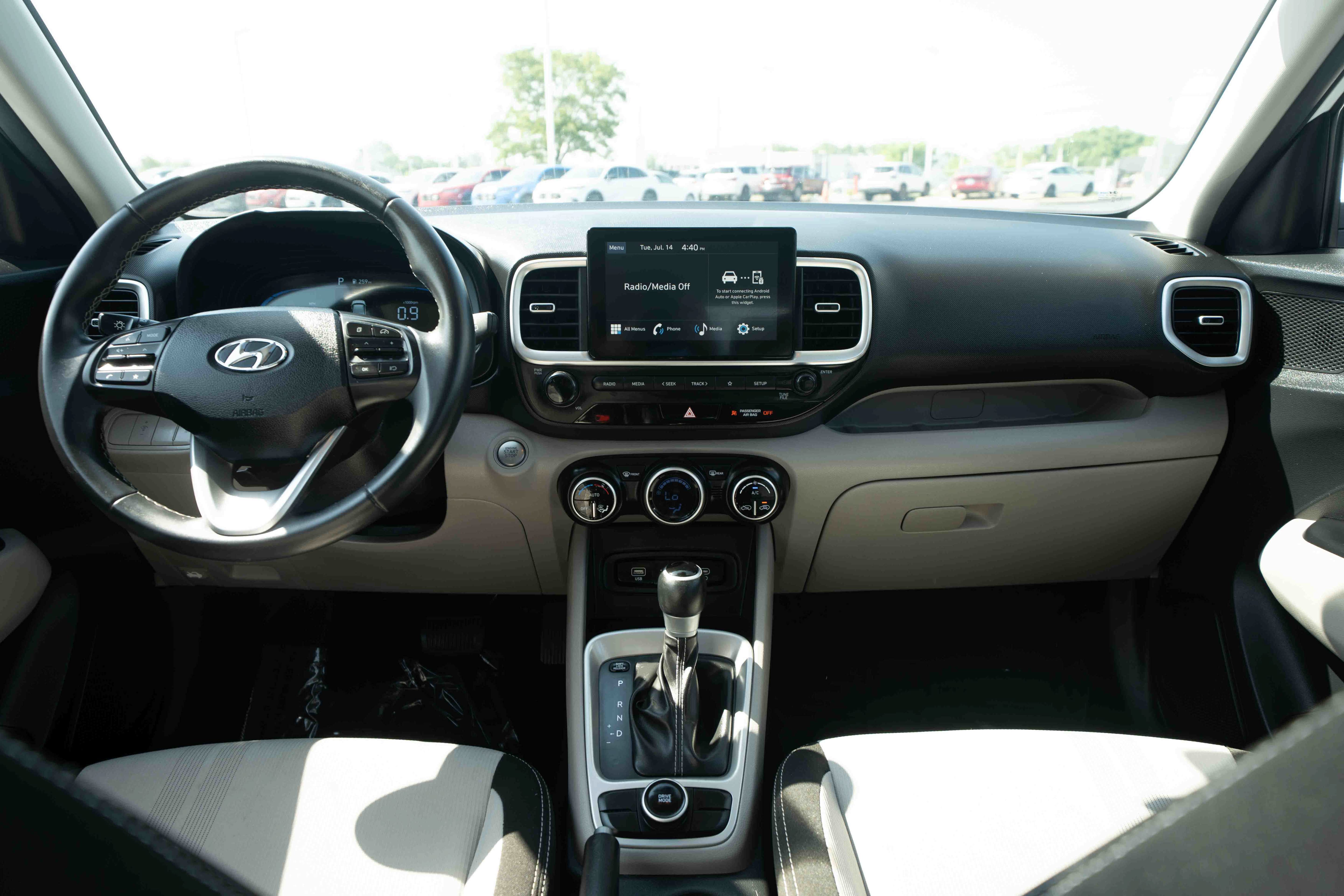 Used 2025 Hyundai Venue SEL FWD image 20