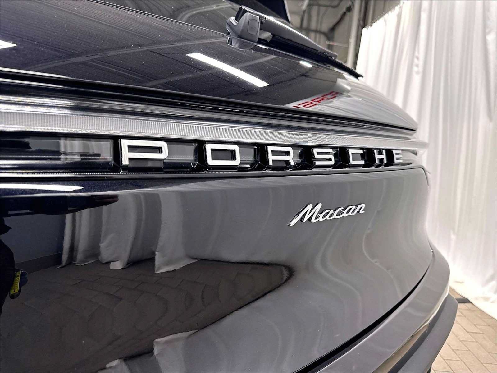 Used 2026 Porsche Macan AWD/4WD image 33