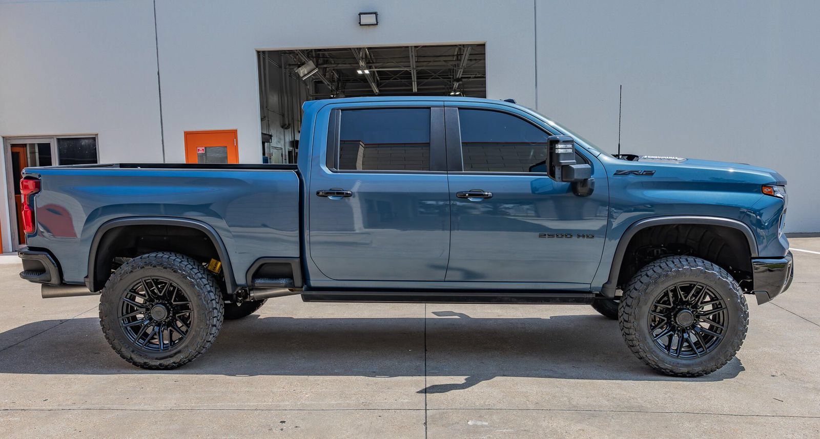 Used 2024 Chevrolet Silverado 2500 ZR2 w/ Technology Package AWD/4WD image 11