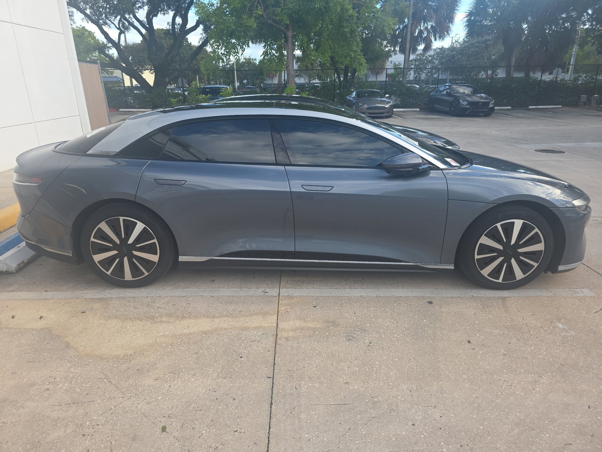 Used 2025 Lucid Air Touring AWD/4WD image 2