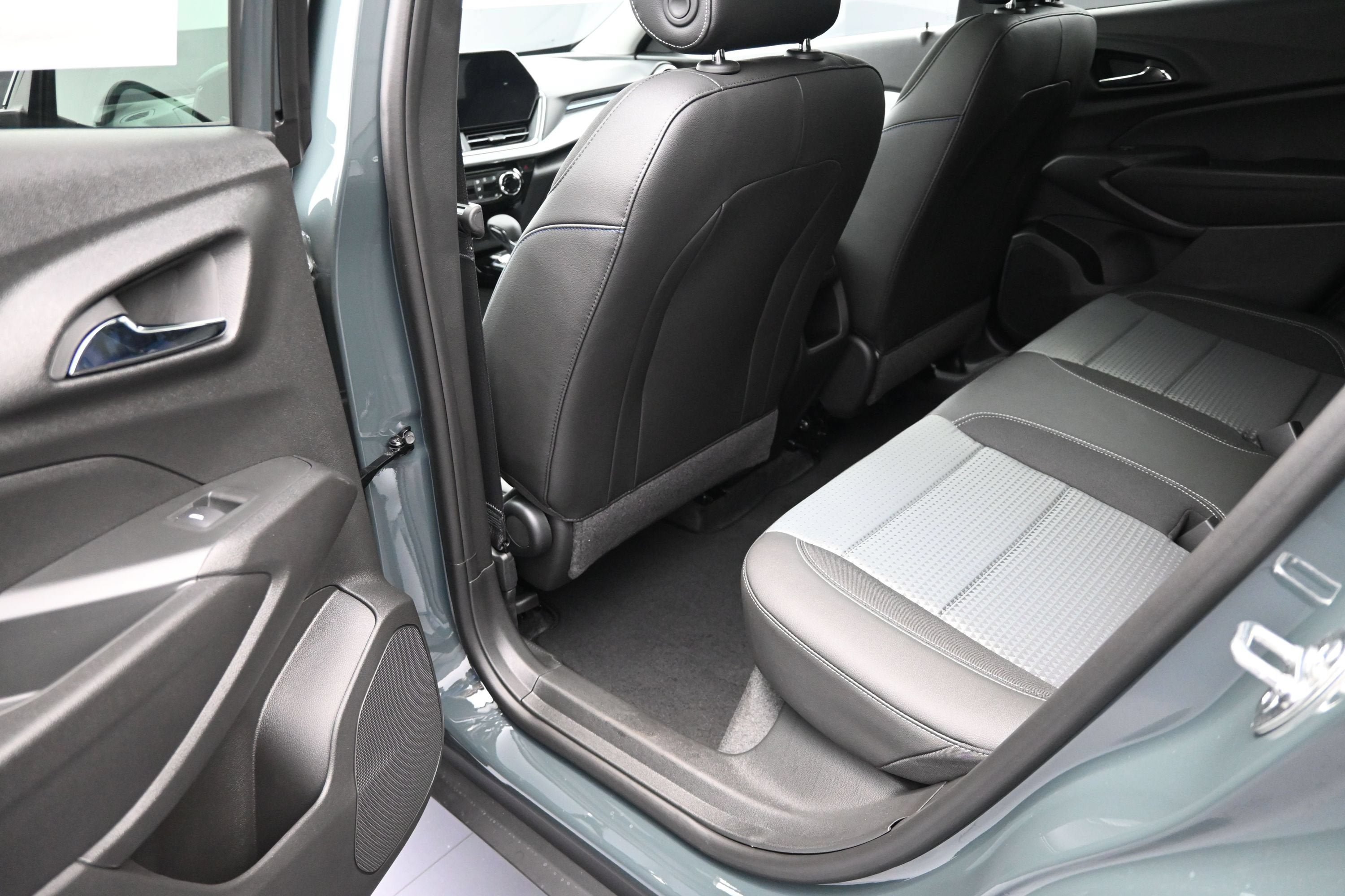 New 2026 Chevrolet Trax LT w/ Sunroof Package FWD image 29