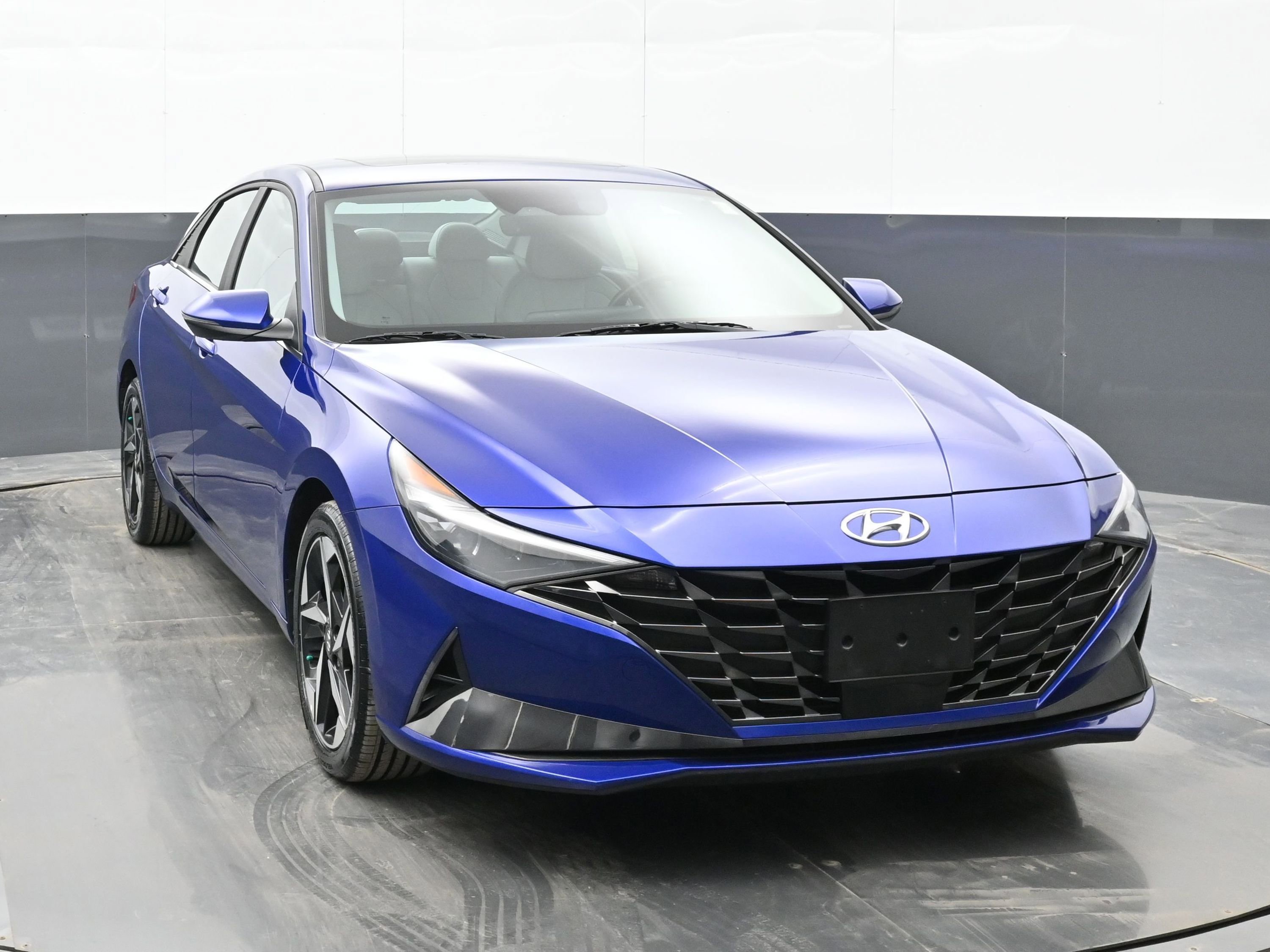 Used 2023 Hyundai Elantra Limited image 3