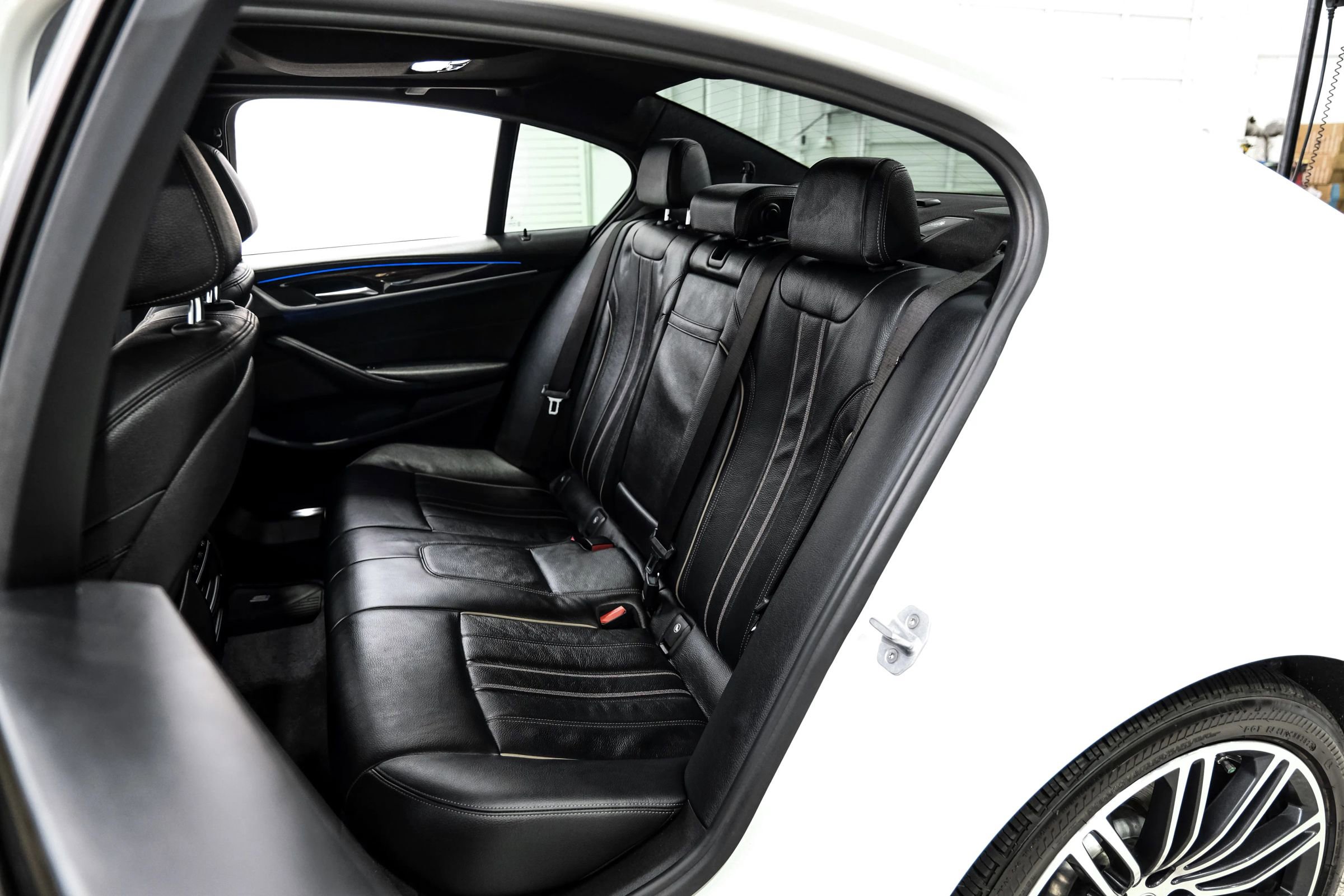 Used 2018 BMW 540i w/ M Sport Package RWD image 19