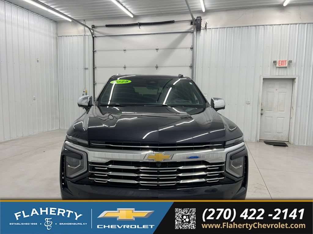 Used 2025 Chevrolet Suburban Premier AWD/4WD image 7