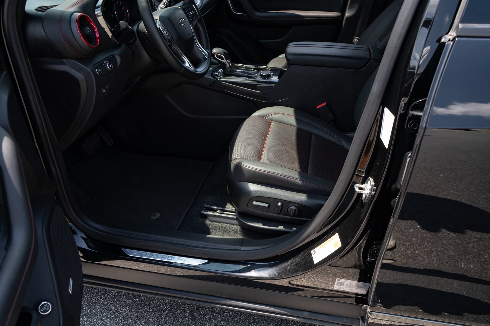 Used 2025 Chevrolet Blazer RS FWD image 17