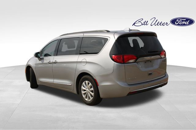 Used 2017 Chrysler Pacifica Touring-L image 7
