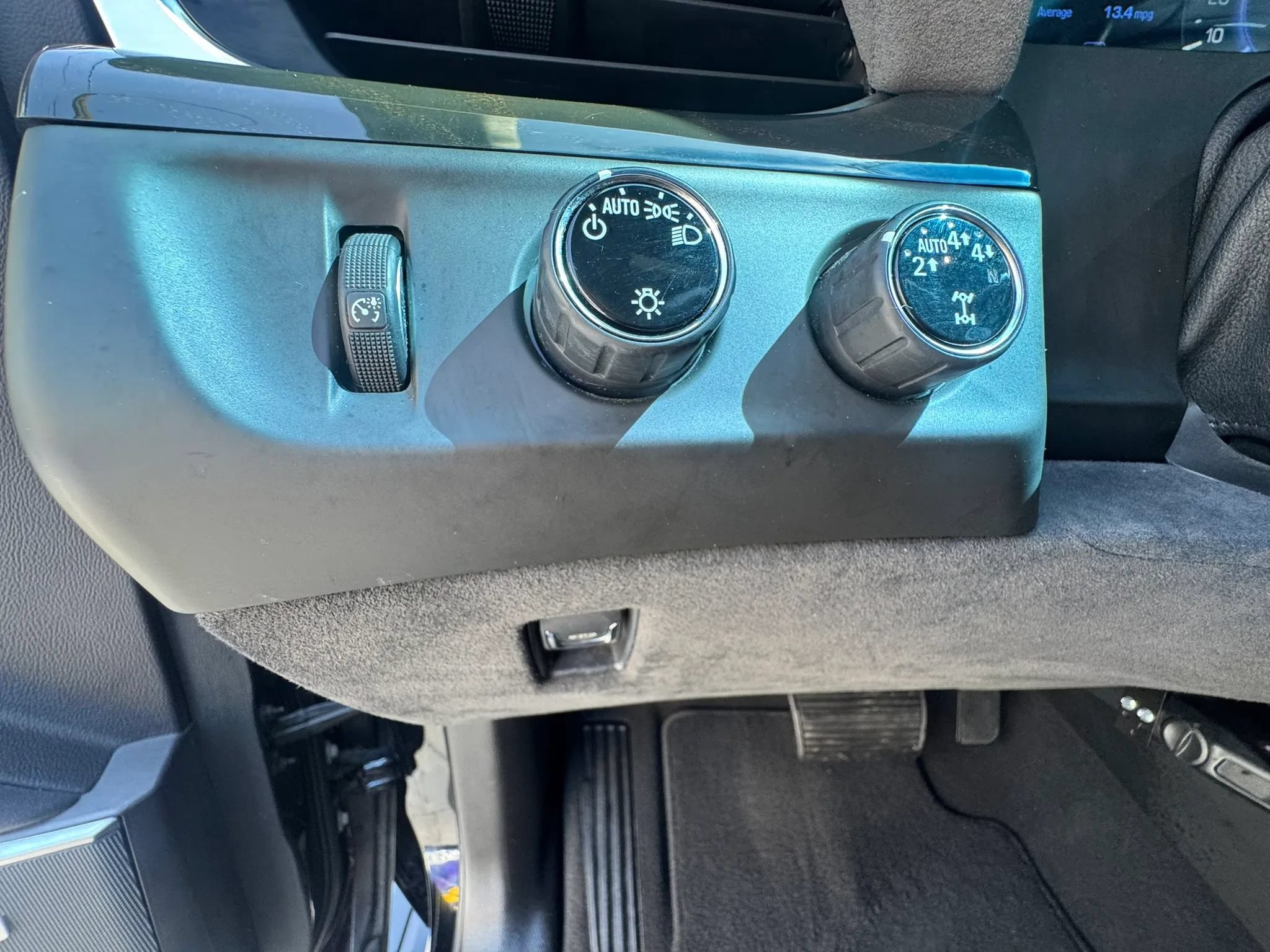 Used 2019 Cadillac Escalade Platinum w/ Escalade Sport Edition AWD/4WD image 11