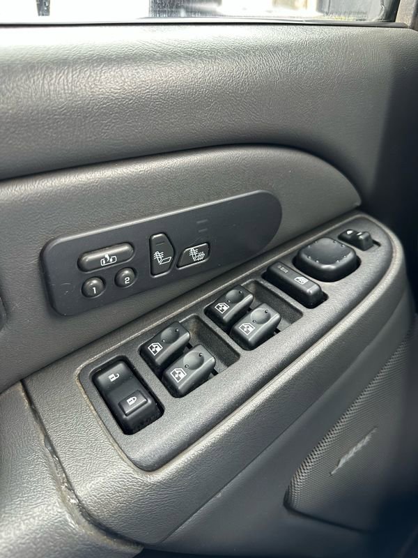 Used 2004 Chevrolet Silverado 2500 LT w/ Heavy-Duty Power Package AWD/4WD image 16