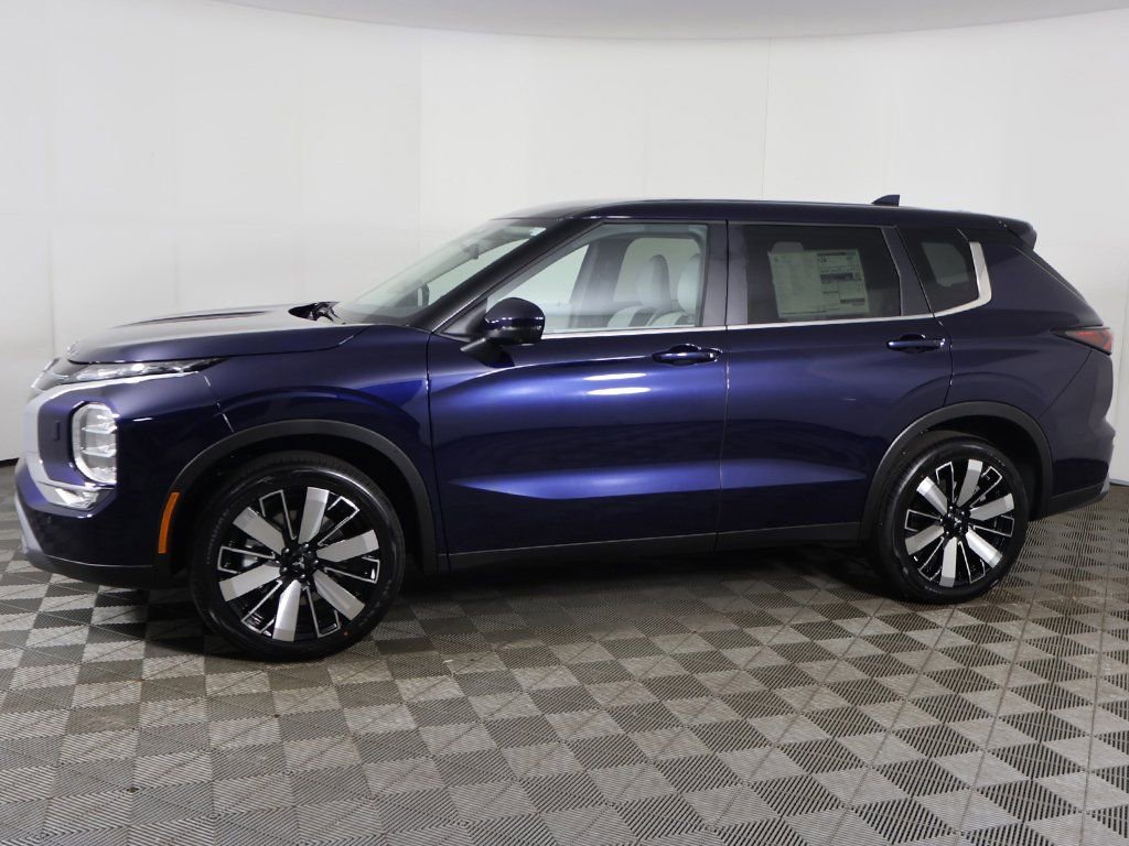 New 2025 Mitsubishi Outlander SE image 19