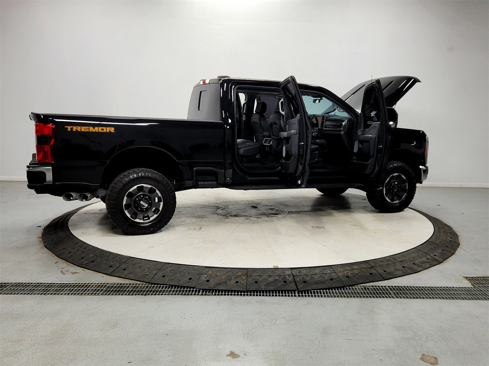 Used 2023 Ford F250 Lariat image 16