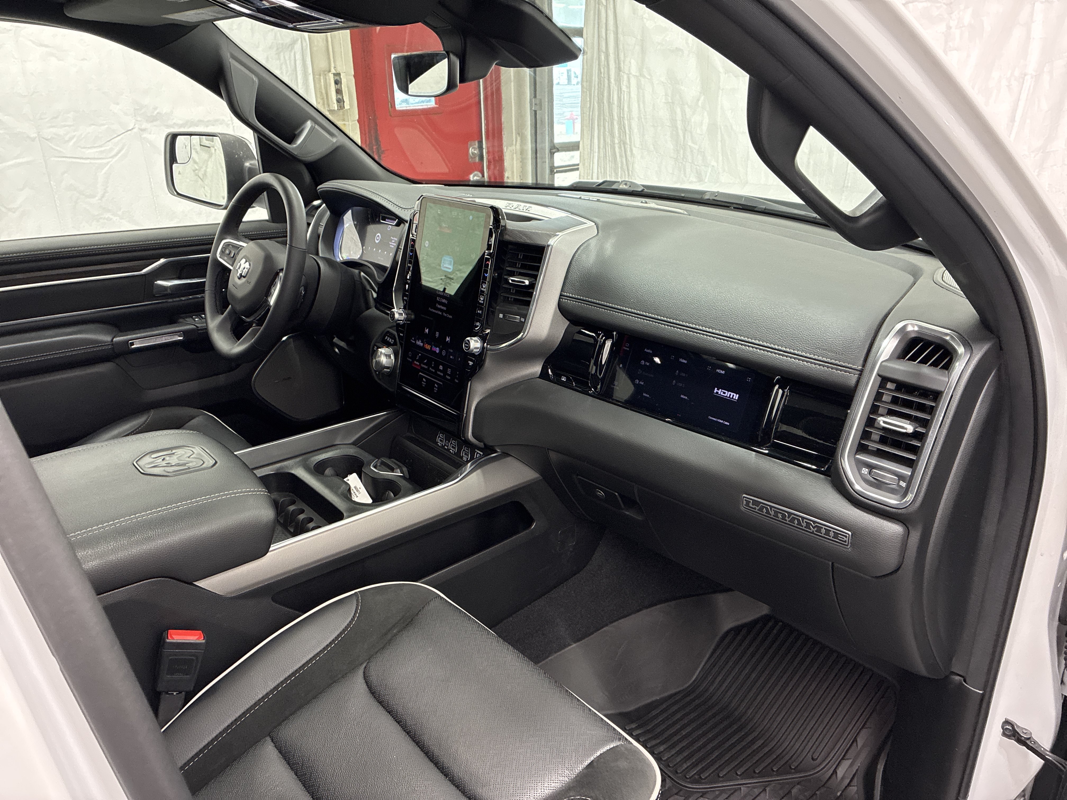 Certified 2025 RAM 1500 Laramie AWD/4WD image 17