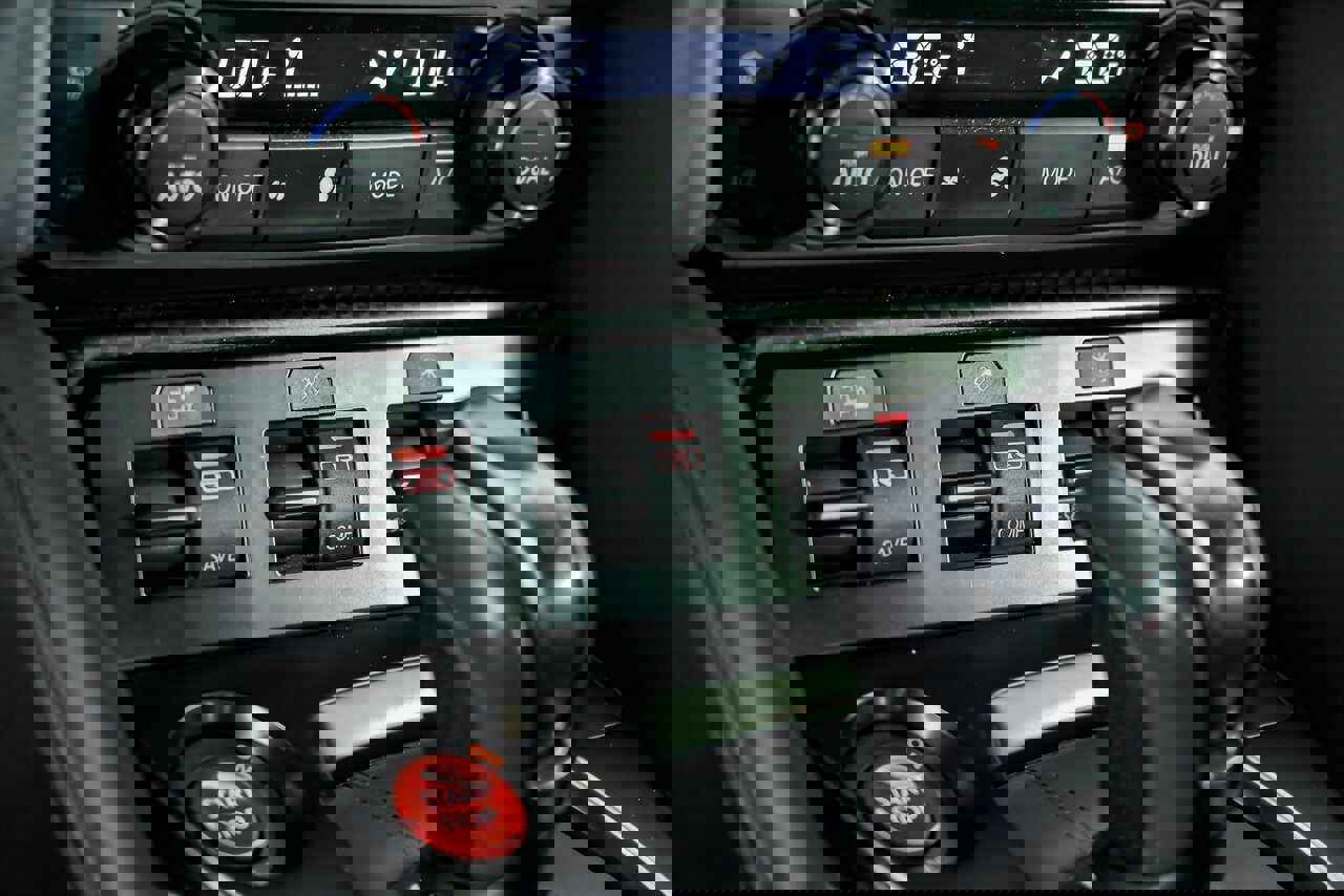 Used 2020 Nissan GT-R Premium image 35