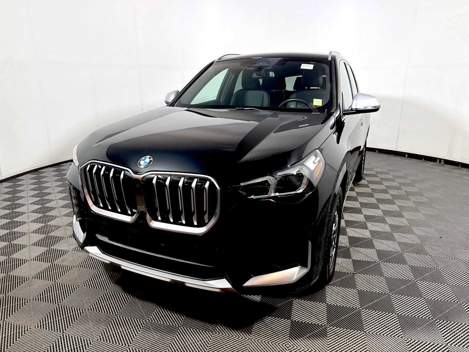 Used 2024 BMW X1 xDrive28i w/ Convenience Package AWD/4WD image 3