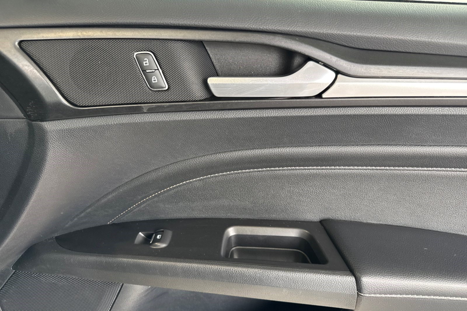 Used 2019 Ford Fusion Titanium FWD image 21