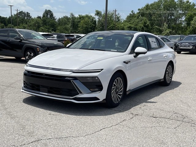 New 2025 Hyundai Sonata Limited image 3