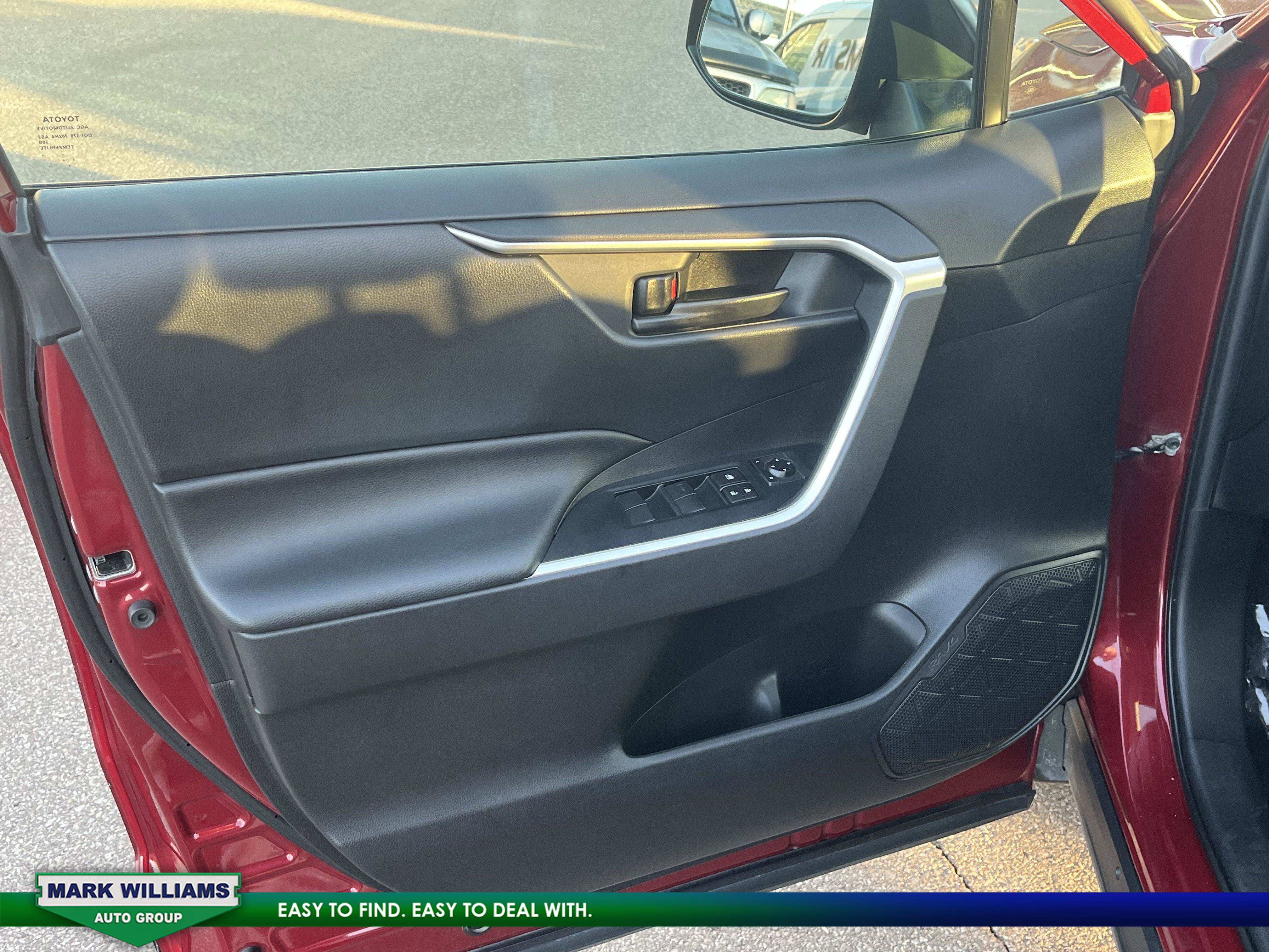 Used 2020 Toyota RAV4 LE image 12