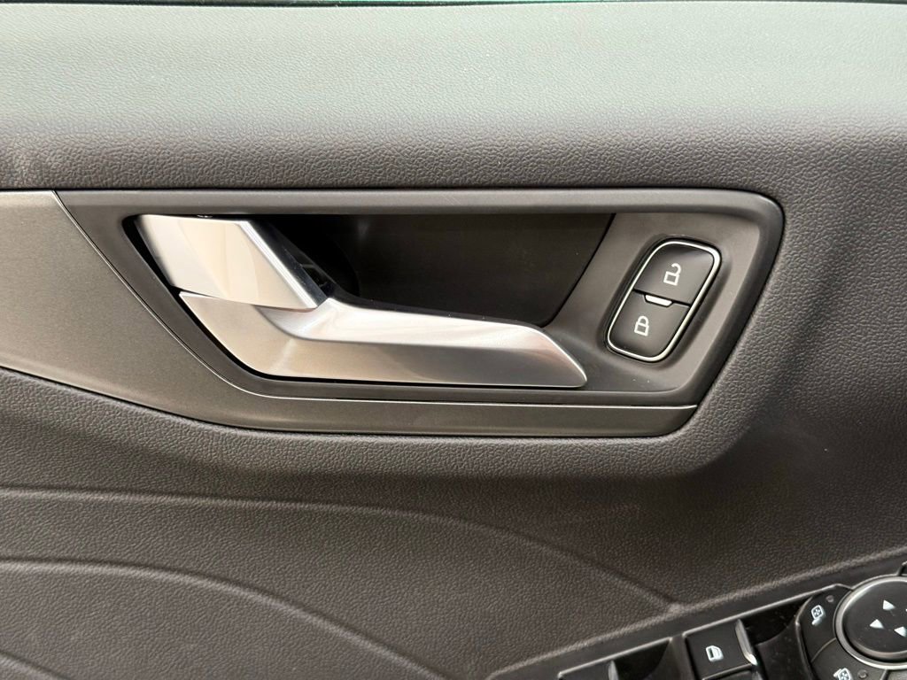 New 2025 Ford Escape SE image 31