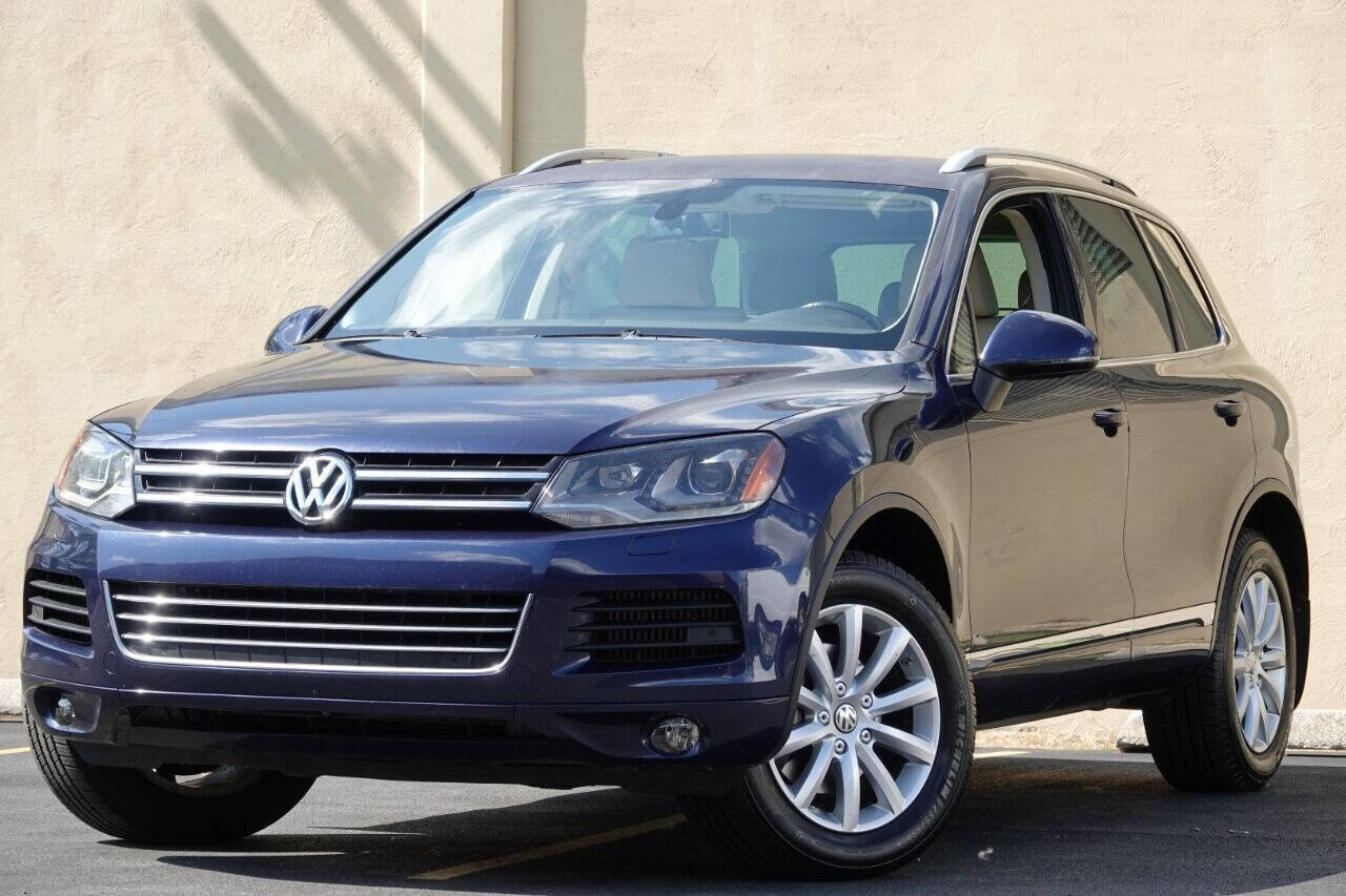 Used 2012 Volkswagen Touareg Sport image 2