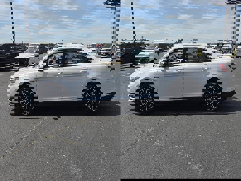 Used 2017 Ford Taurus SEL w/ Equipment Group 201A image 4