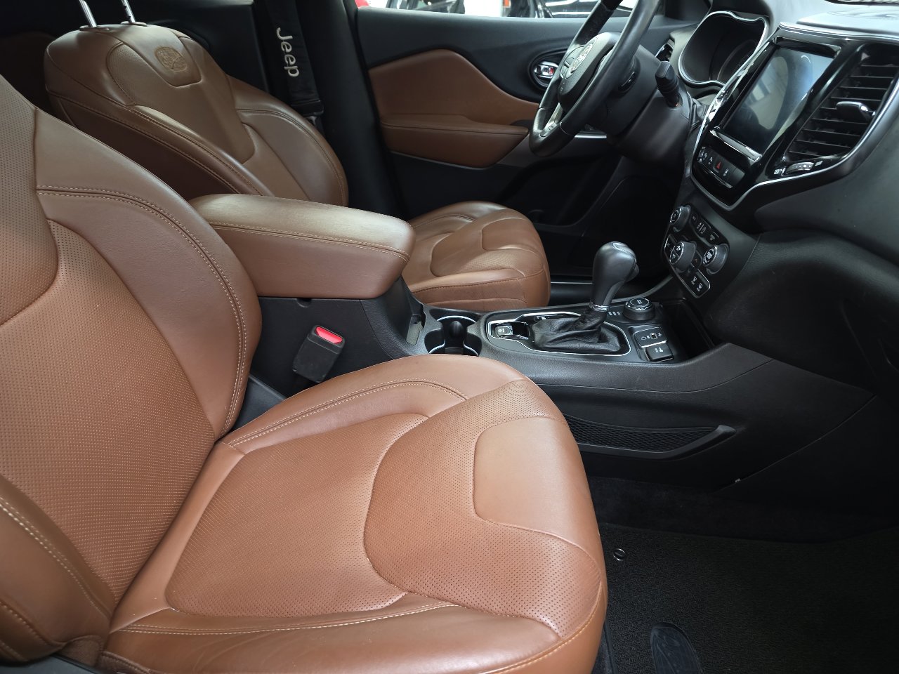 Used 2019 Jeep Cherokee Overland w/ Technology Group image 41