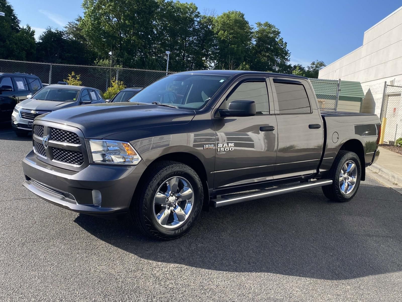 Used 2019 RAM 1500 Express w/ Express Value Package AWD/4WD image 3