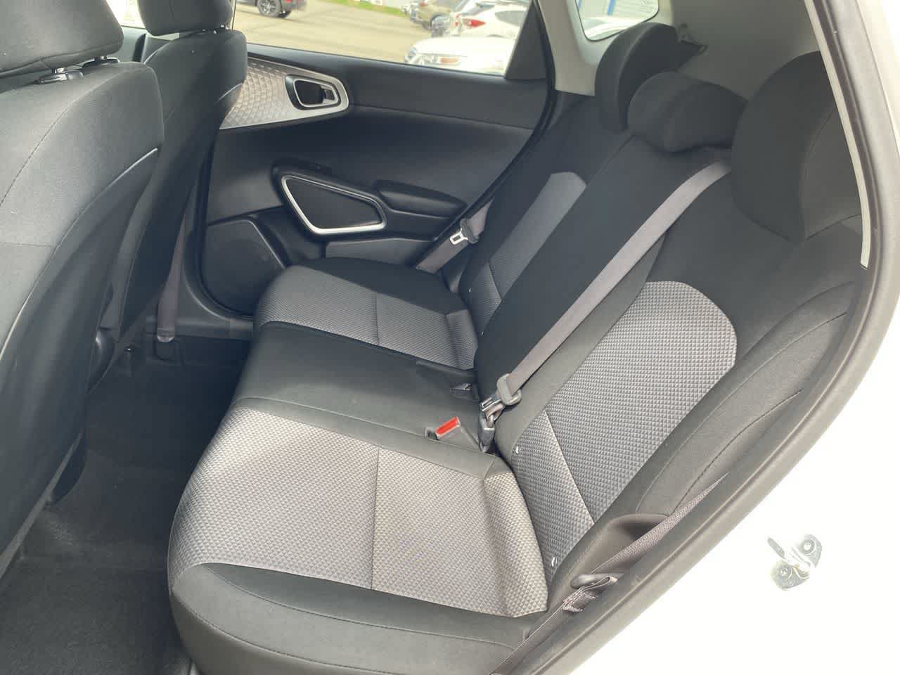 Used 2023 Kia Soul LX w/ LX Technology Package FWD image 17
