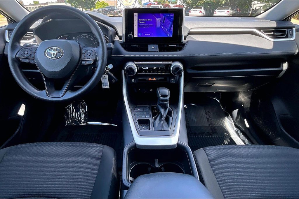 Used 2024 Toyota RAV4 LE AWD/4WD image 16