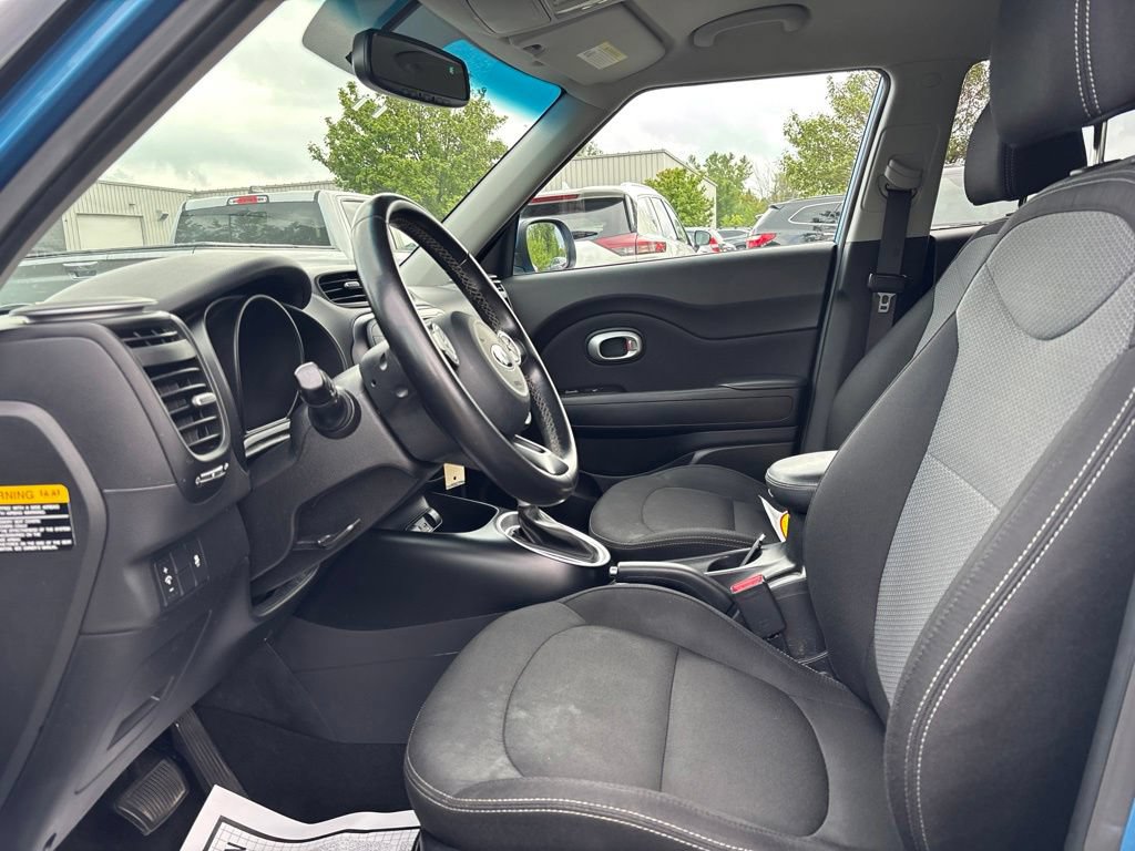 Used 2018 Kia Soul + FWD image 11