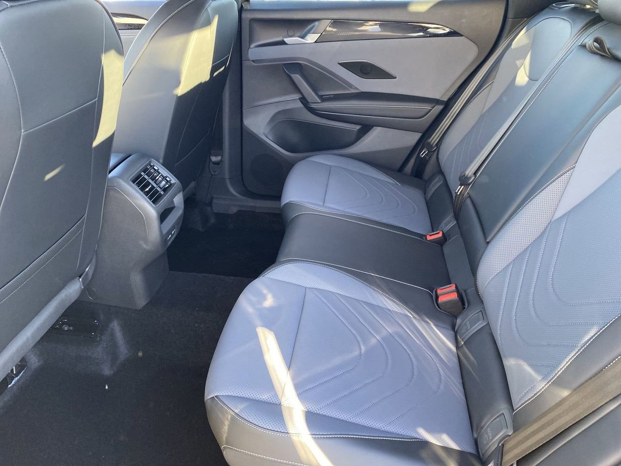 New 2026 Volkswagen Tiguan SE R-Line image 13