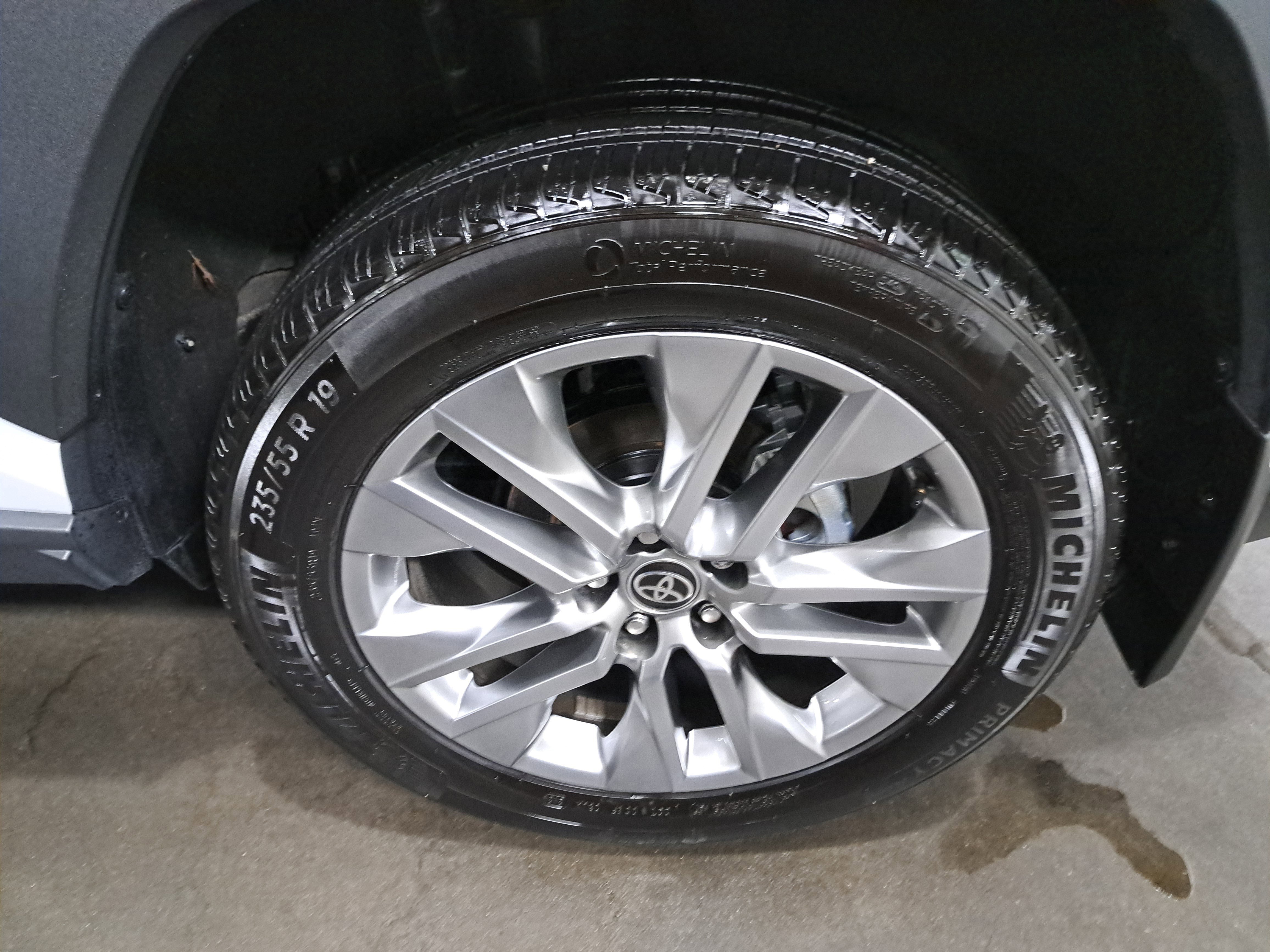 Used 2025 Toyota RAV4 XLE Premium image 34