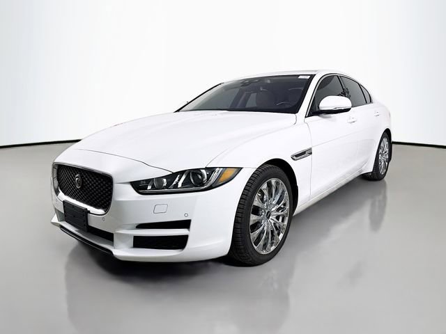 Used 2017 Jaguar XE Premium image 3