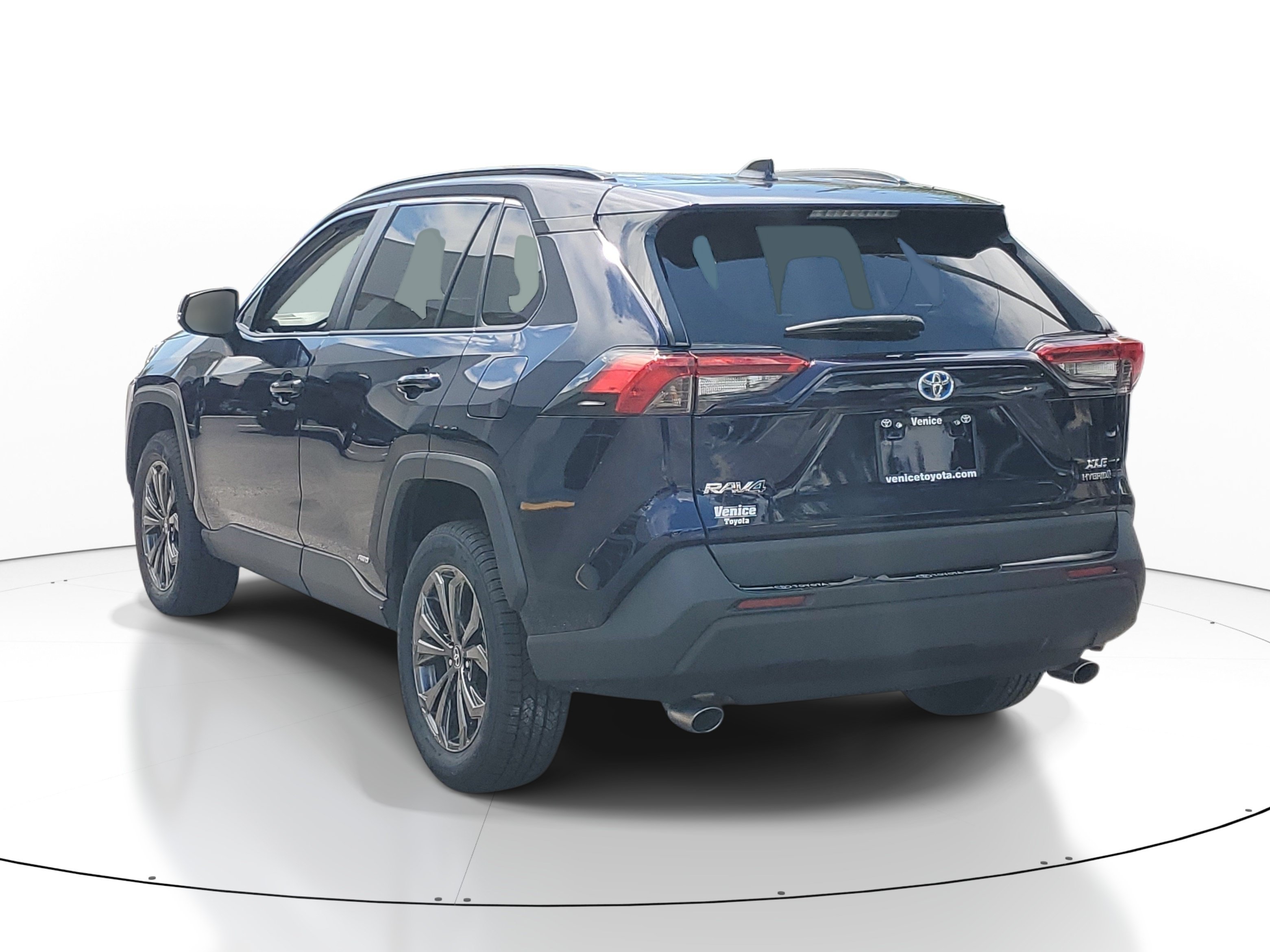 Used 2022 Toyota RAV4 XLE Premium AWD/4WD image 4
