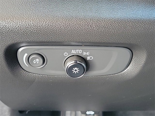 Used 2023 Chevrolet Traverse LT image 19