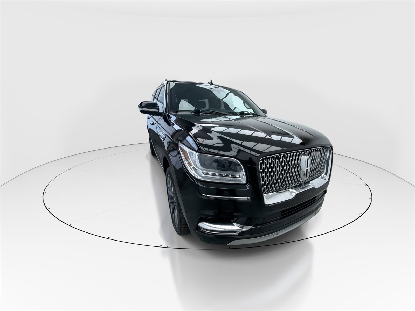 Used 2021 Lincoln Navigator L Reserve image 2