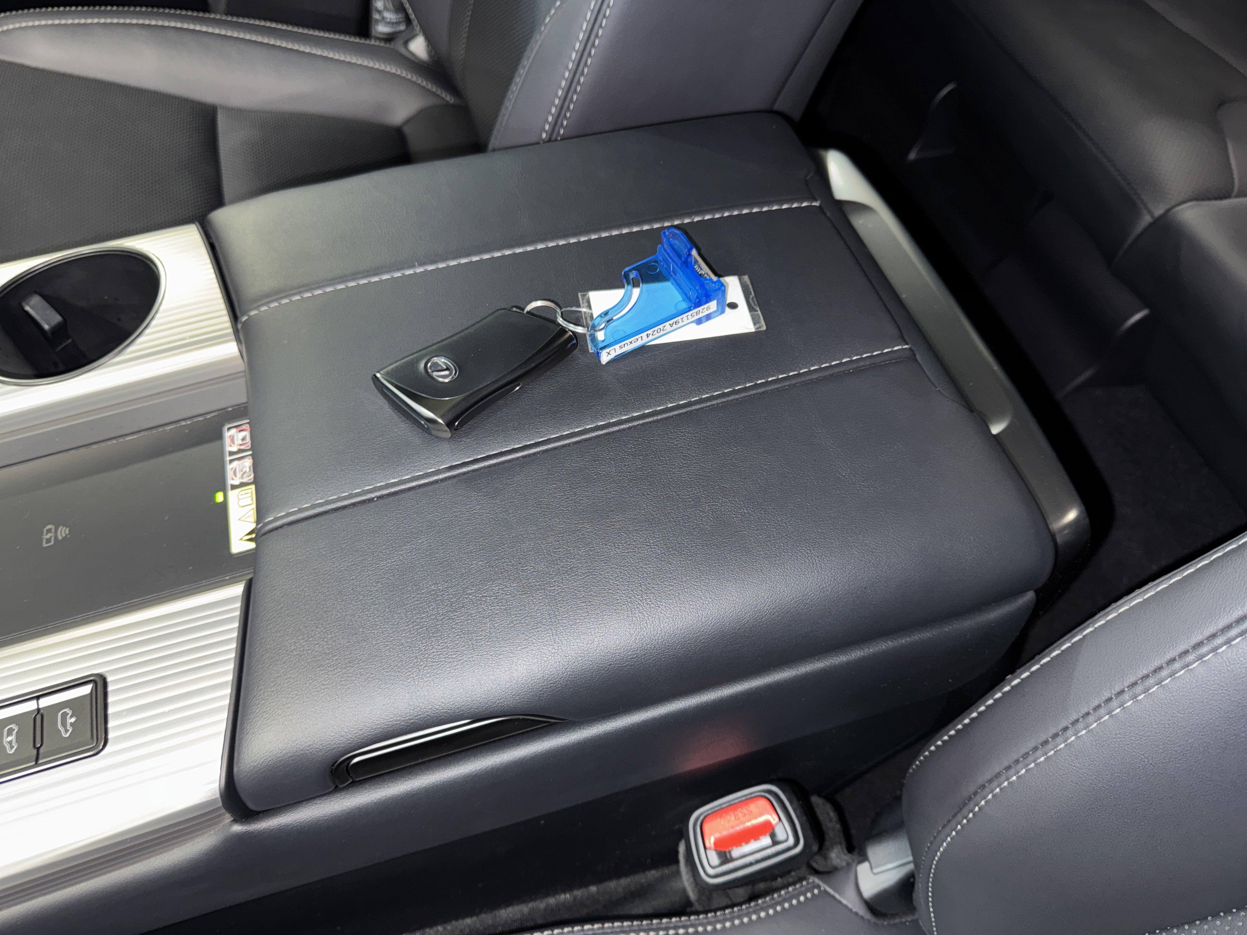 Used 2024 Lexus LX 600 F Sport image 30