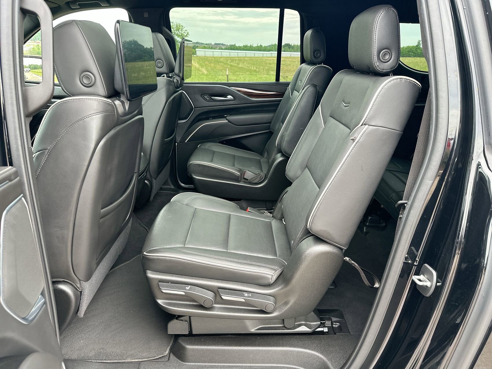 Used 2021 Cadillac Escalade ESV Premium Luxury w/ Driver Assist Tech Package AWD/4WD image 24
