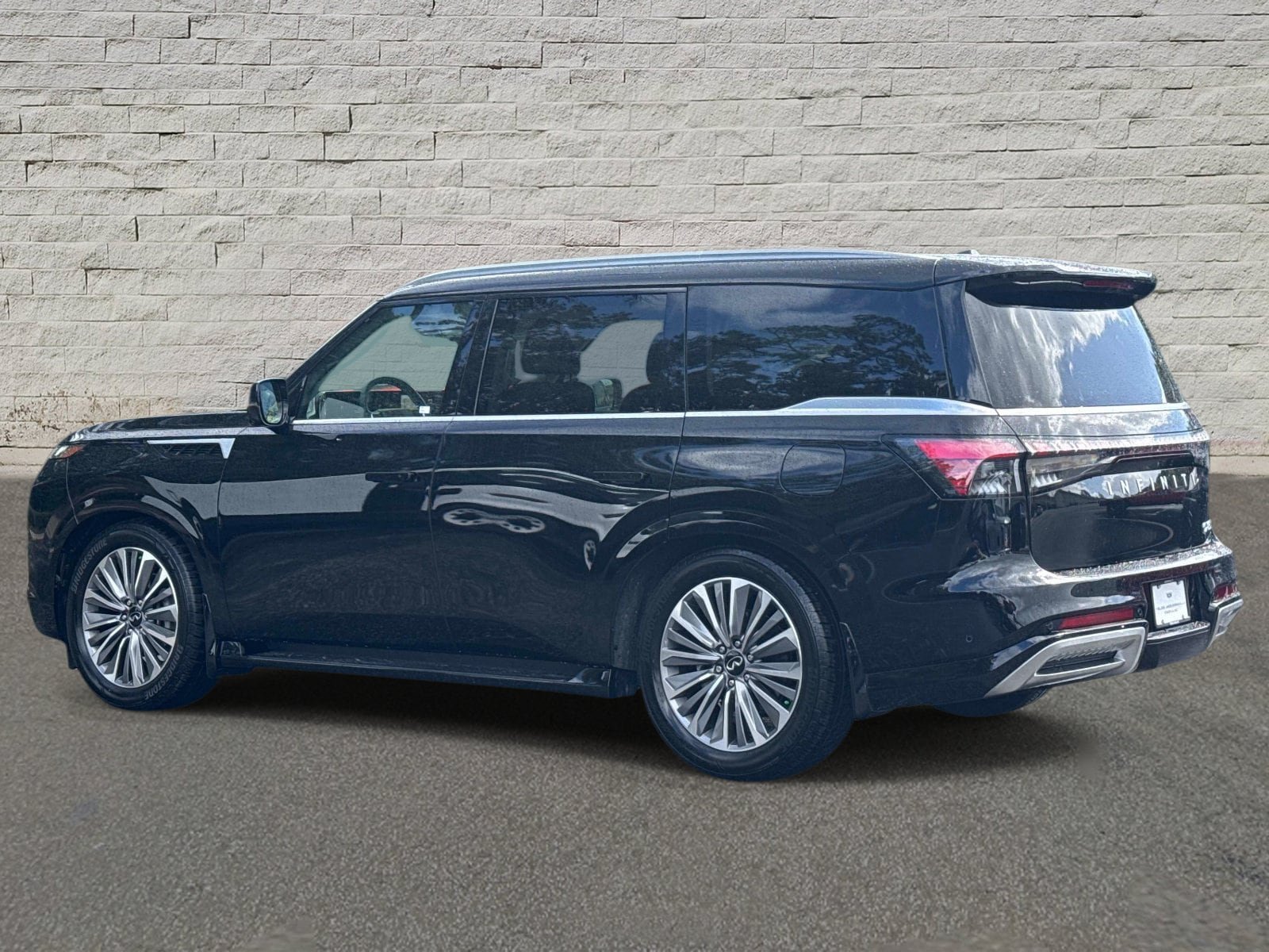 Used 2026 INFINITI QX80 Luxe w/ Cargo Package AWD/4WD image 3