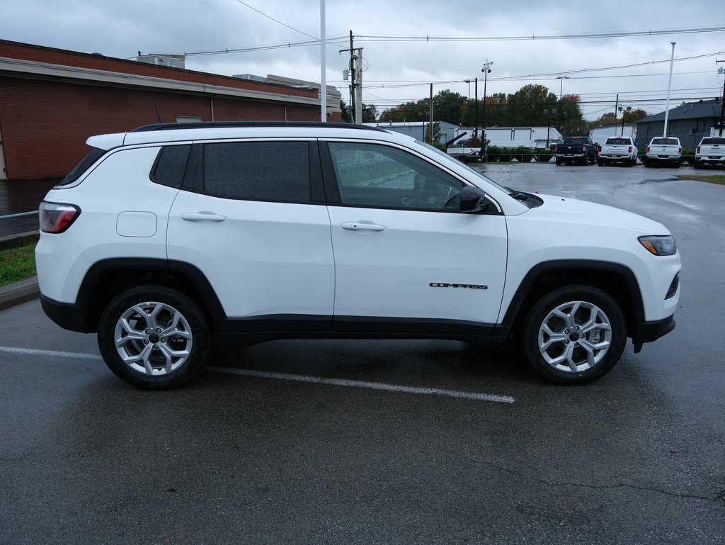 New 2026 Jeep Compass Latitude image 2
