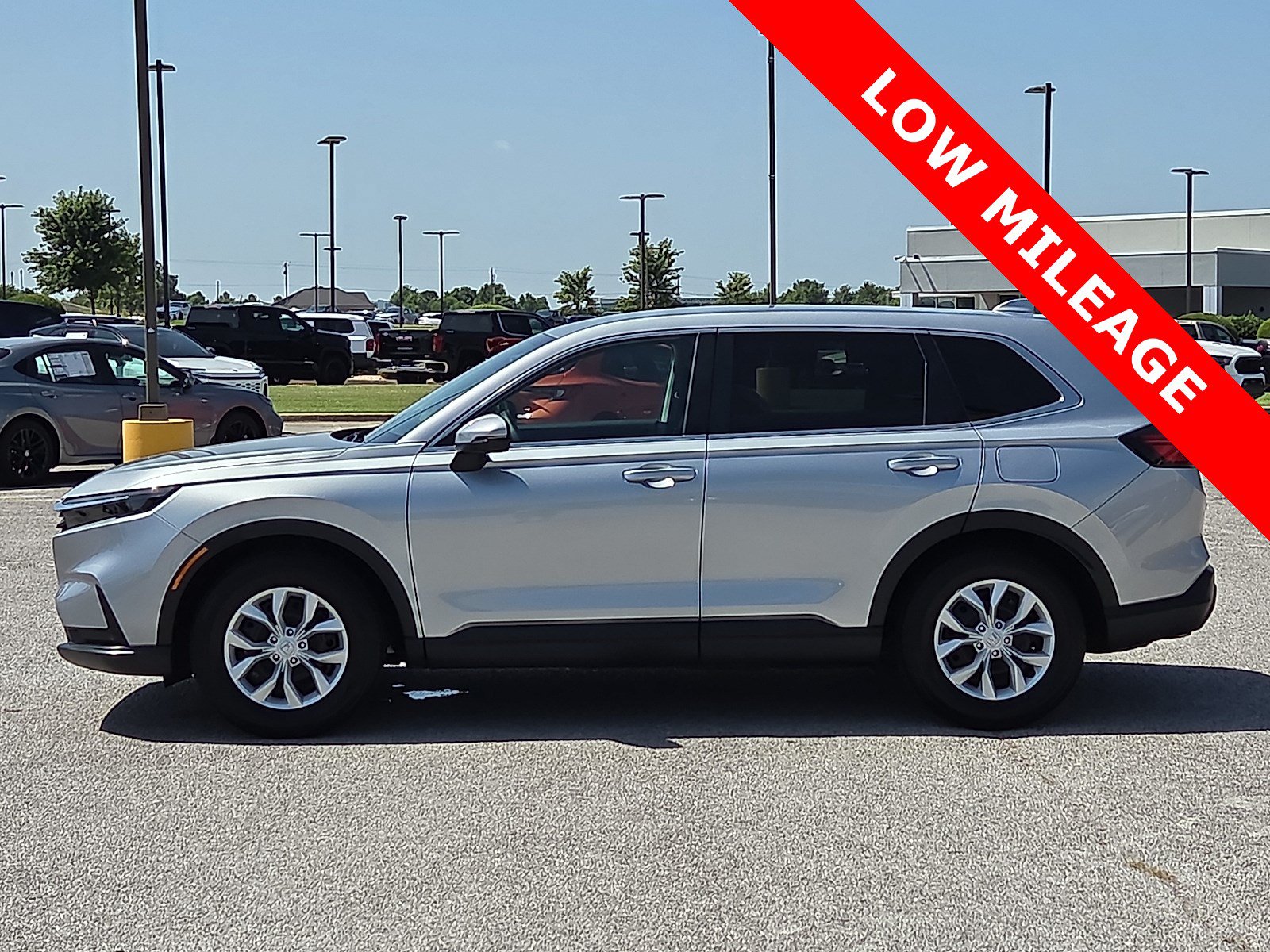 Used 2025 Honda CR-V LX image 3