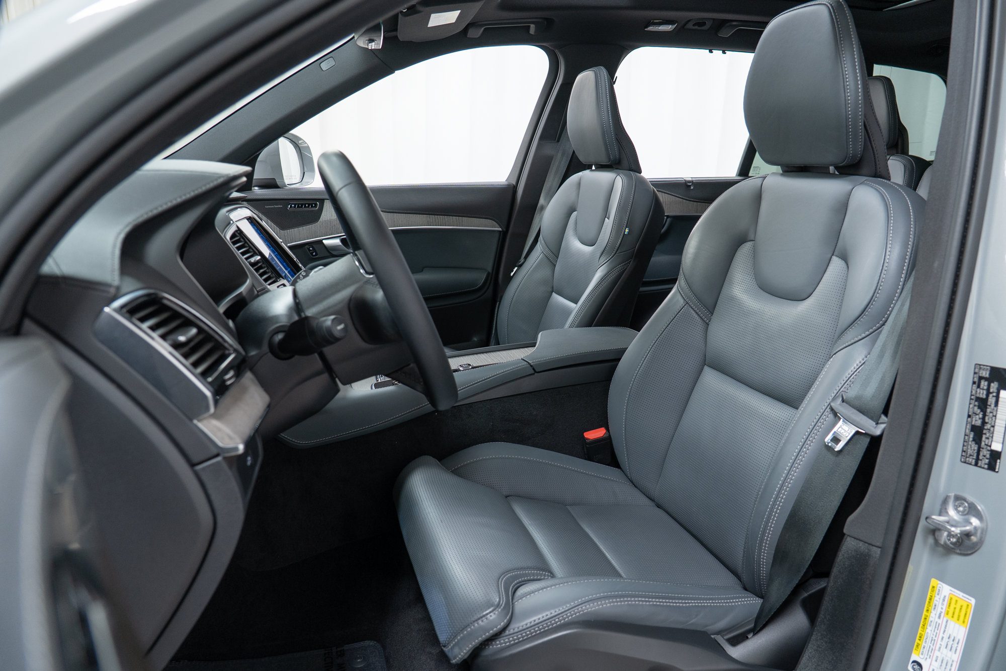Certified 2024 Volvo XC90 B6 Ultimate w/ Protection Package Premier AWD/4WD image 13