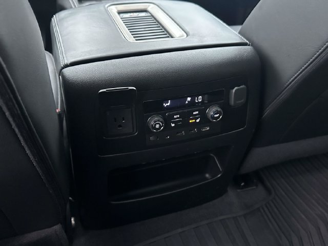 Used 2020 GMC Yukon Denali w/ Denali Ultimate Package AWD/4WD image 17