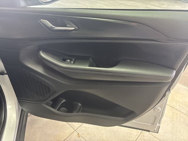 Used 2024 Jeep Grand Cherokee Laredo X w/ Luxury Tech Group I RWD image 6