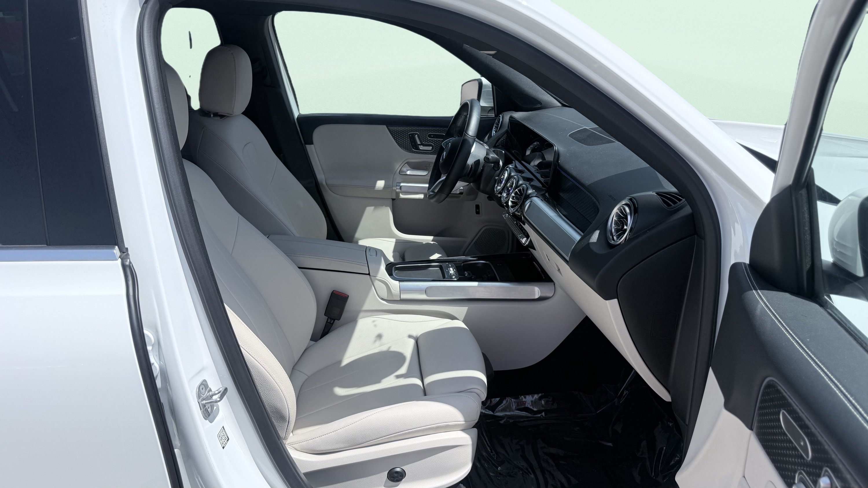 Used 2025 Mercedes-Benz GLB 250 image 43