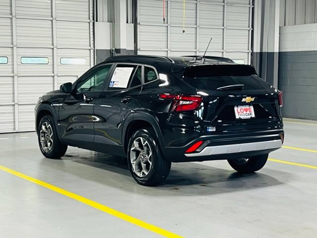 Used 2025 Chevrolet Trax LT w/ LT Convenience Package FWD image 15