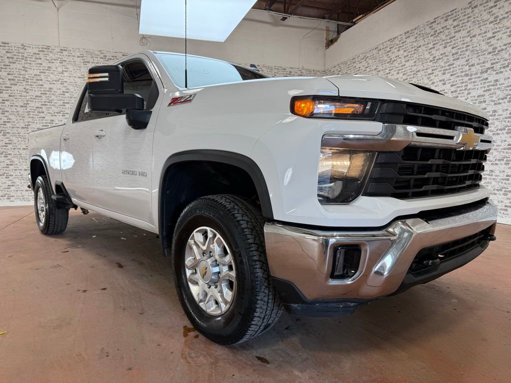 Used 2024 Chevrolet Silverado 2500 LT image 9