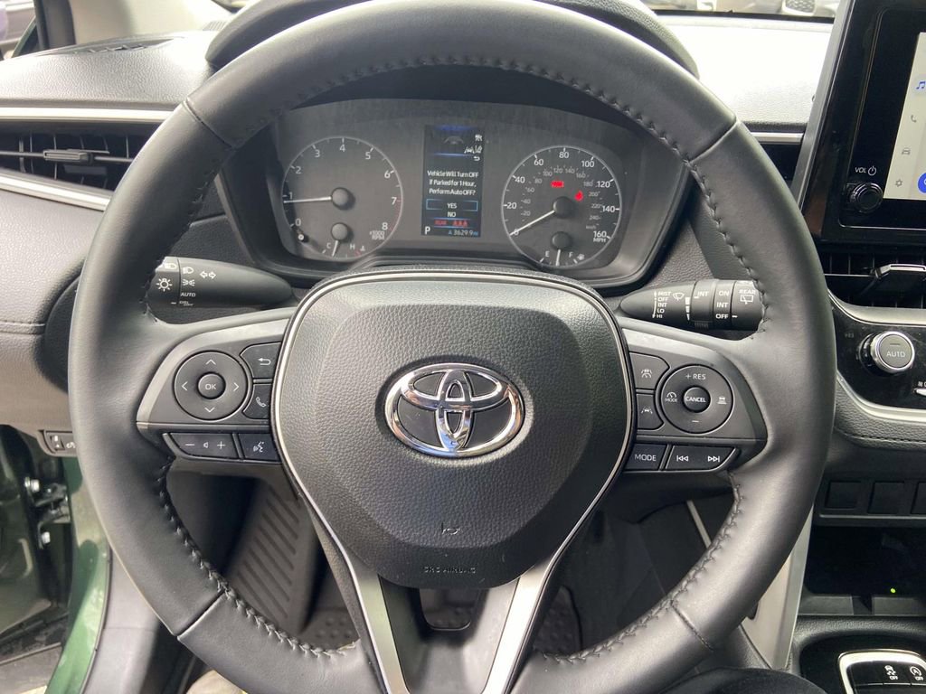 Used 2025 Toyota Corolla Cross LE image 34