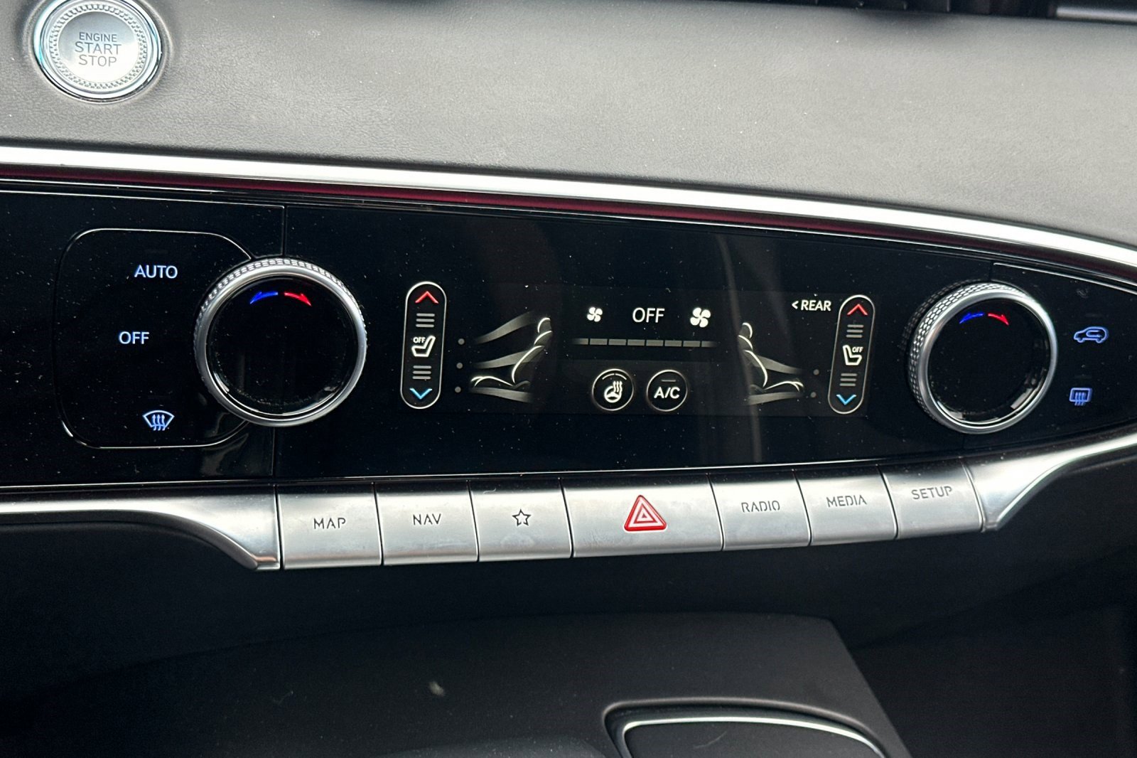 Used 2023 Genesis GV70 2.5T w/ Sport Prestige Package image 28